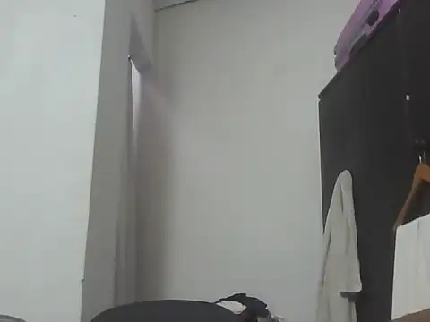 Snapshot of Sexxybella27 chatting on 11, 11, 2025 Sexxybella27 online show from 11, 11, 2025