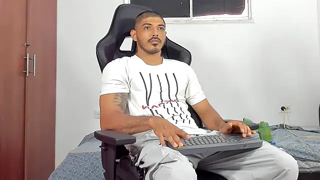 Snapshot of joris_vo chatting on 4, 12, 2024 joris vo online show from 4, 12, 2024