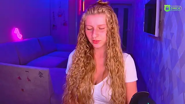 Snapshot of AmaliaQueen chatting on 28, 9, 2025 AmaliaQueen online show from 28, 9, 2025