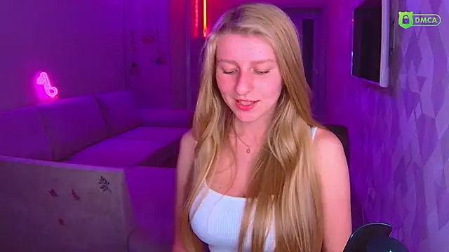 Snapshot of AmaliaQueen chatting on 8, 11, 2025 AmaliaQueen online show from 8, 11, 2025