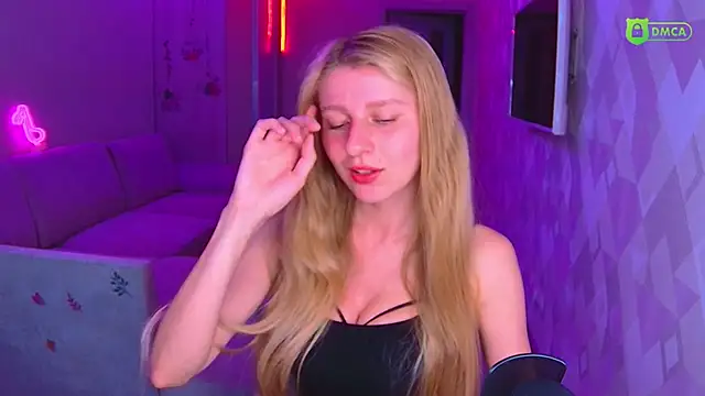 Snapshot of AmaliaQueen chatting on 9, 11, 2025 AmaliaQueen online show from 9, 11, 2025