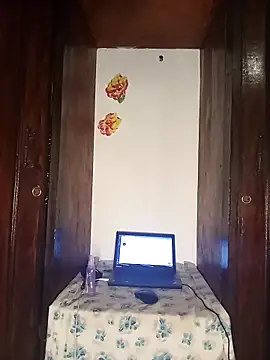 The-Peach-Flexer online show from 8, 11, 2025