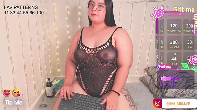 Mellyparker  online show from 17, 12, 2025