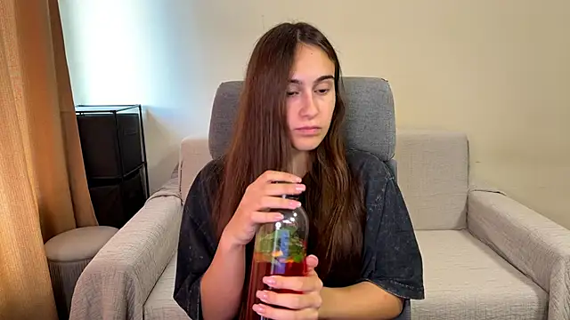 Snapshot of AliceKolltt chatting on 18, 9, 2025 AliceKolltt online show from 18, 9, 2025