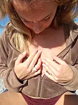 Snapshot of angela_88 chatting on 12, 11, 2025 angela 88 online show from 12, 11, 2025