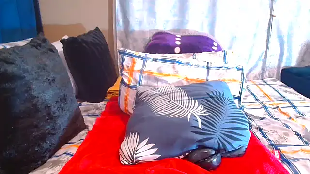 Snapshot of BERNINIBLUSHX89 chatting on 21, 10, 2025 BERNINIBLUSHX89 online show from 21, 10, 2025