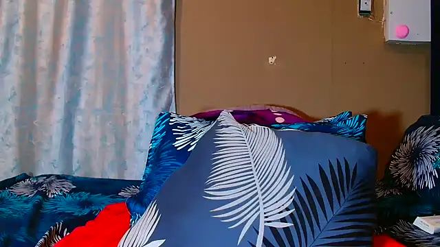 Snapshot of BERNINIBLUSHX89 chatting on 2, 11, 2025 BERNINIBLUSHX89 online show from 2, 11, 2025