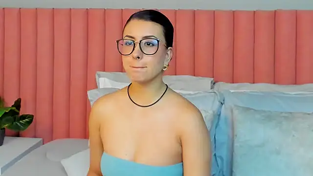 EmaSaenz online show from 7, 4, 2026