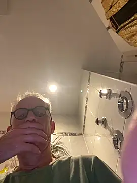 Snapshot of Frank22xx chatting on 6, 10, 2025 Frank22xx online show from 6, 10, 2025