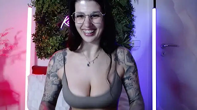 KiraKane1 online show from 2, 2, 2025