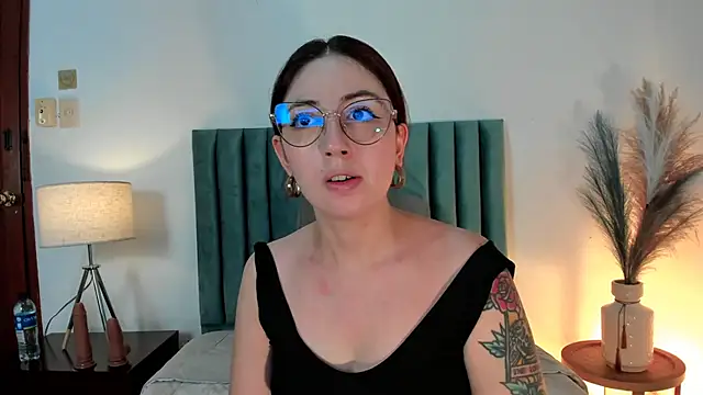 Emilywatsonn online show from 4, 3, 2025