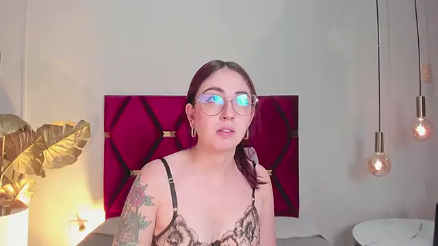 Emilywatsonn online show from 13, 9, 2025