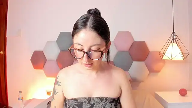 Emilywatsonn online show from 26, 6, 2026