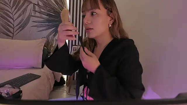 Samaantha-White online show from 26, 3, 2026