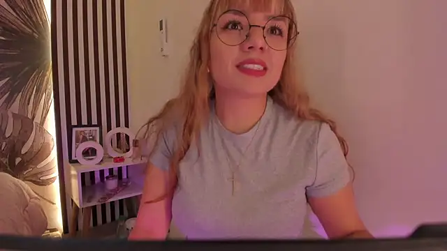 Snapshot of Samaantha-White chatting on 30, 4, 2026 Samaantha-White online show from 30, 4, 2026
