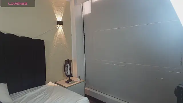 Snapshot of Ambarross chatting on 1, 10, 2025 Ambarross online show from 1, 10, 2025