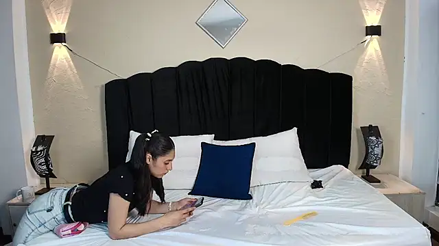 Snapshot of Ambarross chatting on 13, 10, 2025 Ambarross online show from 13, 10, 2025