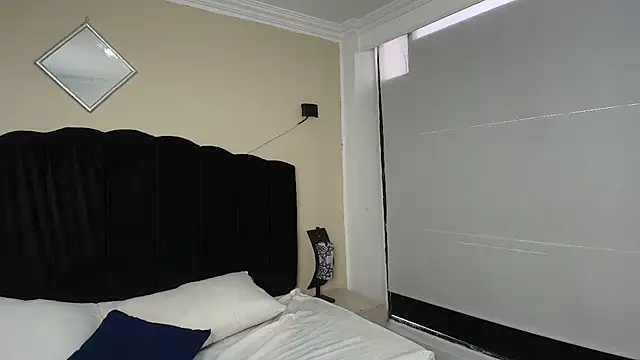 Snapshot of Ambarross chatting on 16, 10, 2025 Ambarross online show from 16, 10, 2025