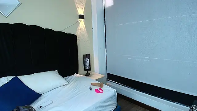 Snapshot of Ambarross chatting on 20, 10, 2025 Ambarross online show from 20, 10, 2025