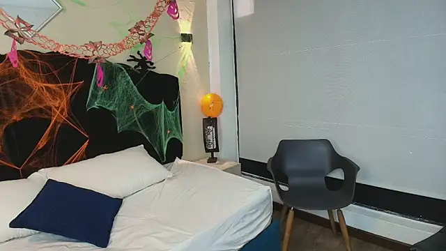 Snapshot of Ambarross chatting on 22, 10, 2025 Ambarross online show from 22, 10, 2025