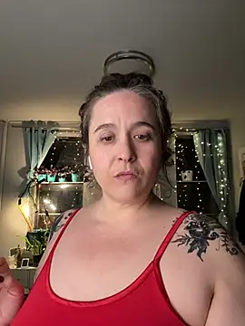 sylviahhh online show from 13, 4, 2026