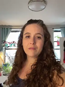 sylviahhh online show from 28, 4, 2026