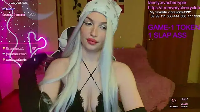 Snapshot of cherry_crushhh chatting on 7, 12, 2024 cherry crushhh online show from 7, 12, 2024
