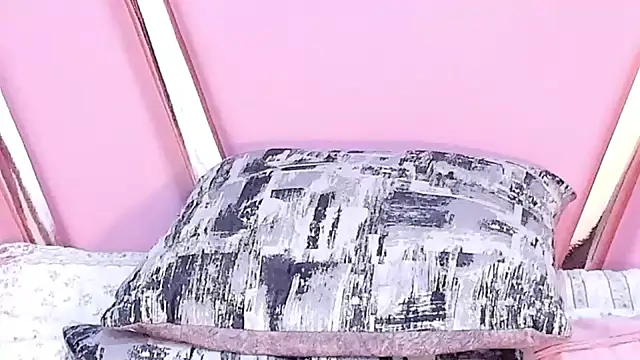 Eva Benely online show from 28, 1, 2025