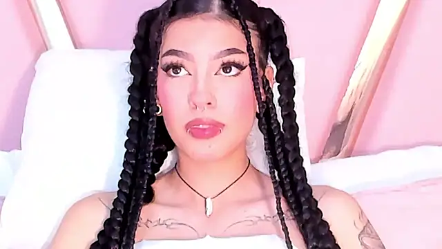 Eva Benely online show from 11, 3, 2025