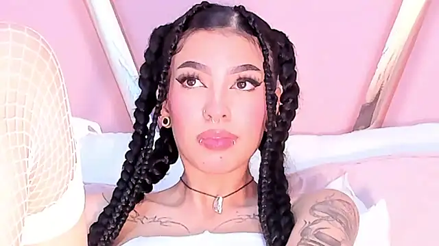 Eva Benely online show from 11, 3, 2025