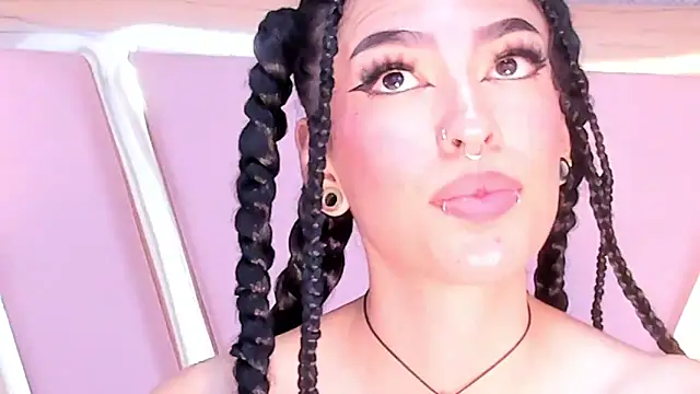 Eva Benely online show from 12, 3, 2025