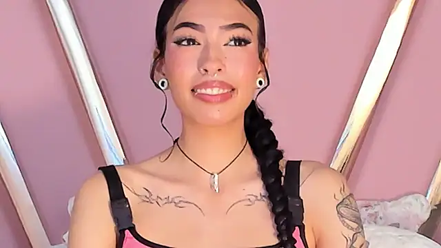 Eva Benely online show from 9, 9, 2025