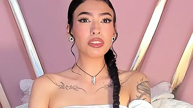 Eva Benely online show from 10, 9, 2025