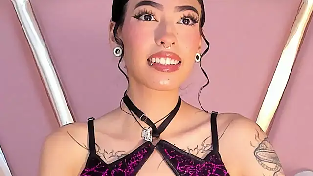 Eva Benely online show from 13, 9, 2025