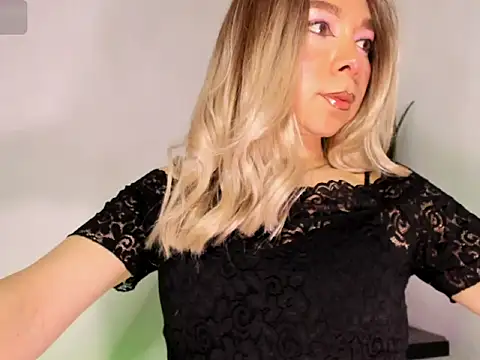 Snapshot of victoria_qq chatting on 25, 10, 2025 victoria qq online show from 25, 10, 2025