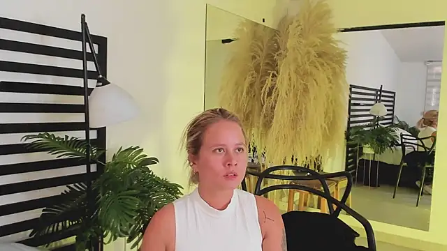 stefanny ruiz  online show from 25, 12, 2024