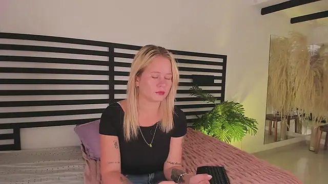 stefanny ruiz  online show from 9, 1, 2025