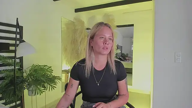 stefanny ruiz  online show from 10, 1, 2025