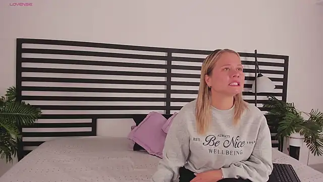 stefanny ruiz  online show from 17, 1, 2025