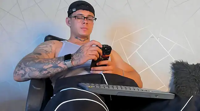 NoahhBrown online show from 8, 1, 2025