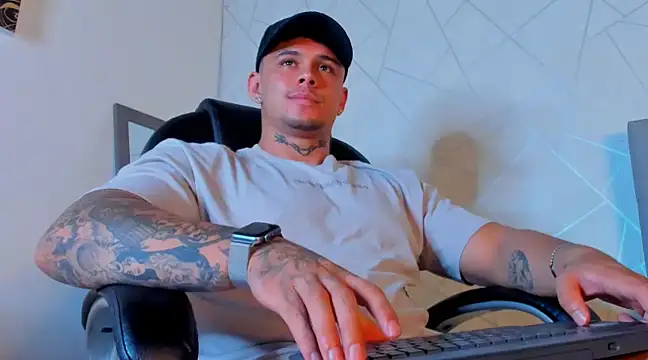 NoahhBrown online show from 28, 2, 2025