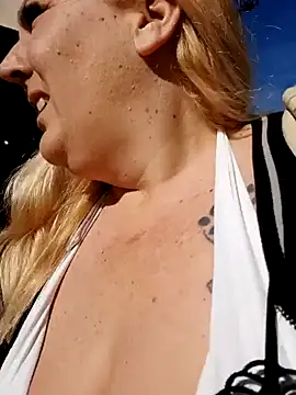 BecciDeluxe online show from 21, 12, 2025