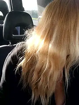 BecciDeluxe online show from 12, 1, 2026