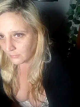 BecciDeluxe online show from 12, 3, 2026