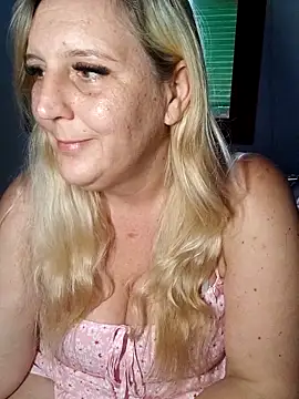 BecciDeluxe online show from 4, 5, 2026