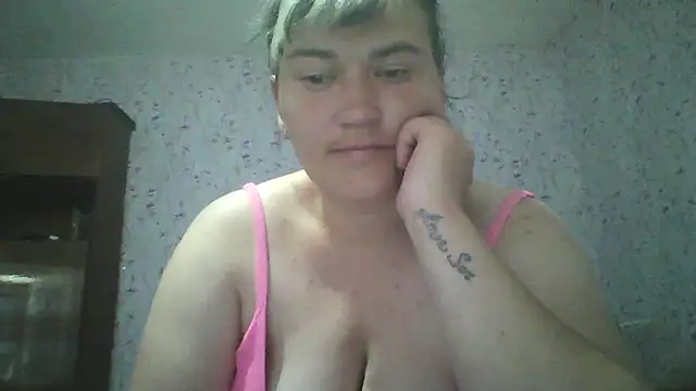 Snapshot of HollyLaBerry chatting on 28, 6, 2026 HollyLaBerry online show from 28, 6, 2026