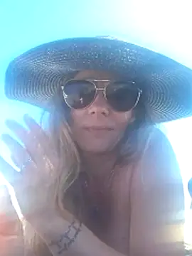 Snapshot of Maryli-O chatting on 16, 4, 2026 Maryli-O online show from 16, 4, 2026
