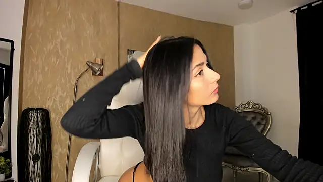 Snapshot of your_khloe chatting on 13, 12, 2024 your khloe online show from 13, 12, 2024