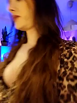 Snapshot of Luna_Kitanna chatting on 6, 3, 2025 Luna Kitanna online show from 6, 3, 2025