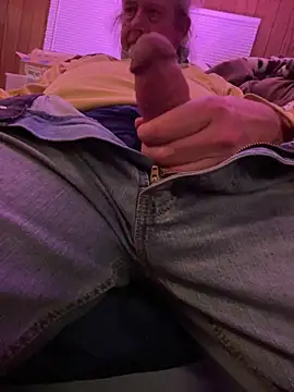 Snapshot of Helmut1971 chatting on 8, 4, 2026 Helmut1971 online show from 8, 4, 2026